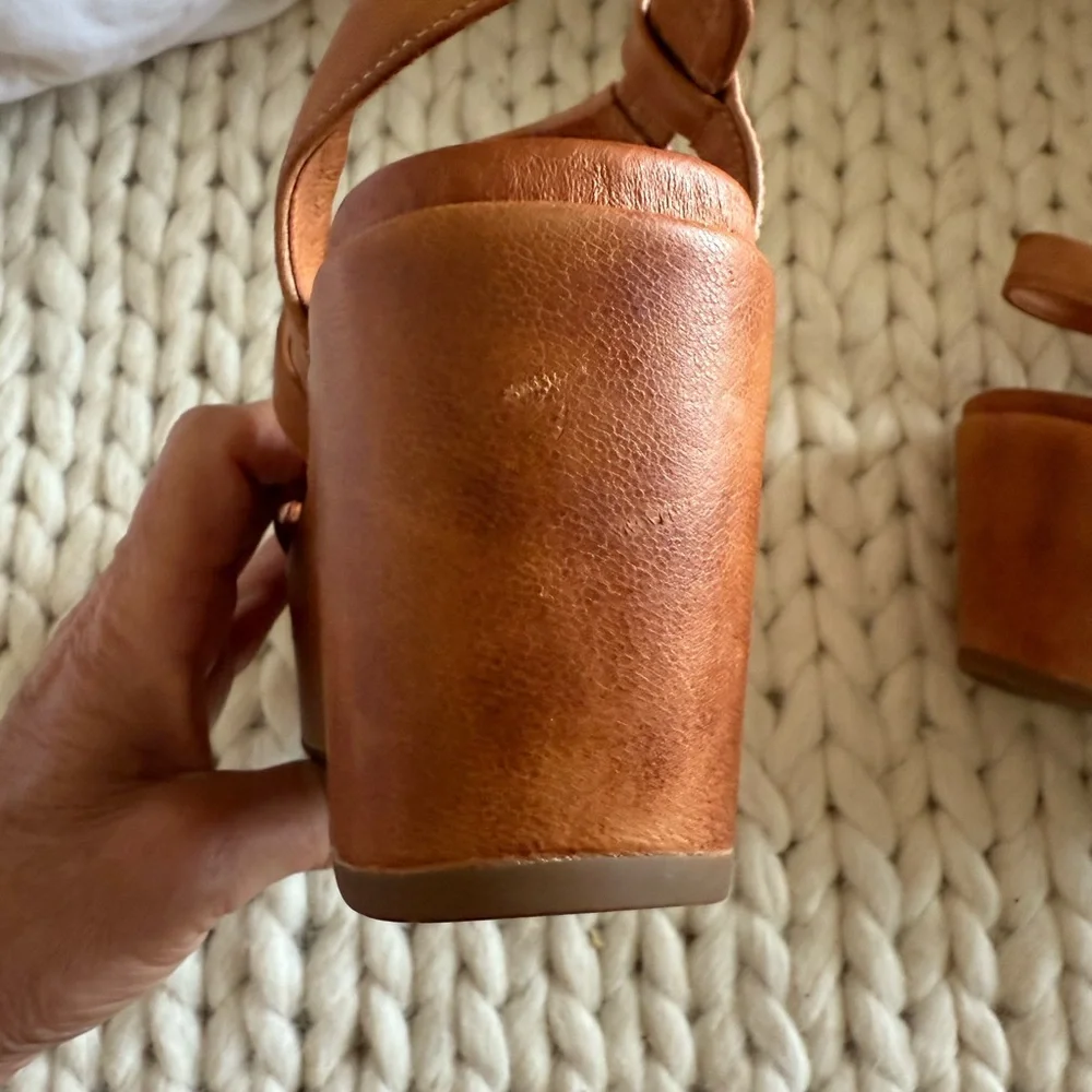 Women's Antelope Brown/Caramel Platform Sandals. Size 39.